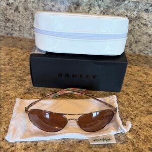 Oakley Women's polarized Sunglasses